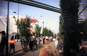 Fotos de la Expo 92 - Esperando a la Cabalgata